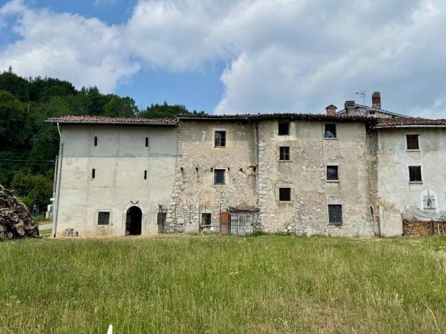 Rustico in vendita a Comunità Montana della Valle Brembana, Zogno