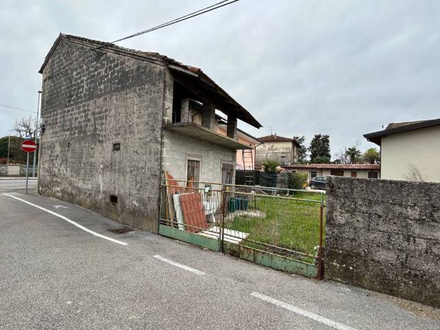 Rustico in vendita a Zoppola, Friuli-Venezia Giulia