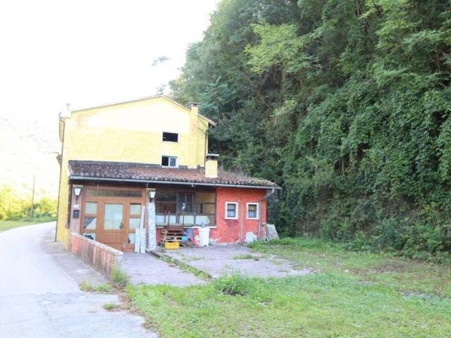 Rustico in vendita a Zovencedo, Veneto