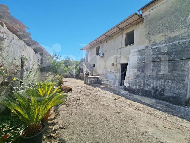 Rustico in vendita a Tuoro di Teano, Teano