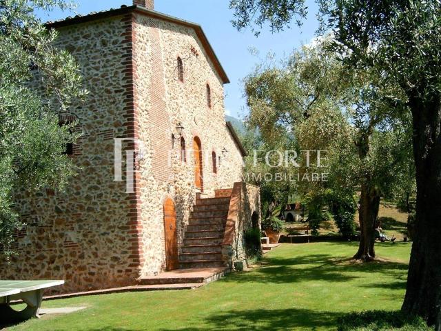 Rustico in vendita a Camaiore, Toscana