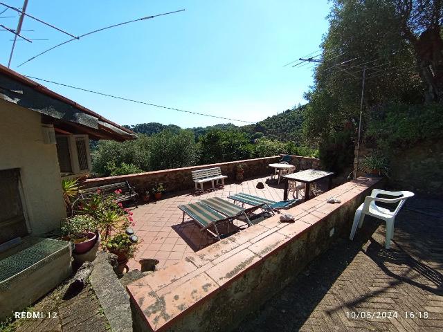 Rustico in vendita a Montebello, Camaiore