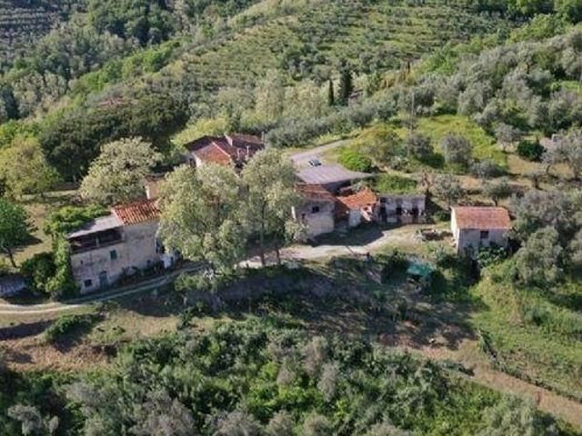 Rustico in vendita a Lamporecchio, Toscana