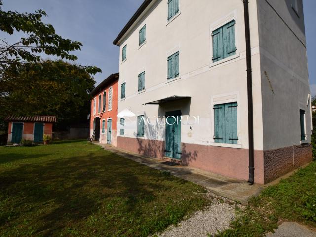 Rustico in vendita a Nervesa Della Battaglia, Veneto