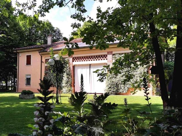 Rustico in vendita a Villa Garibaldi, Roncoferraro