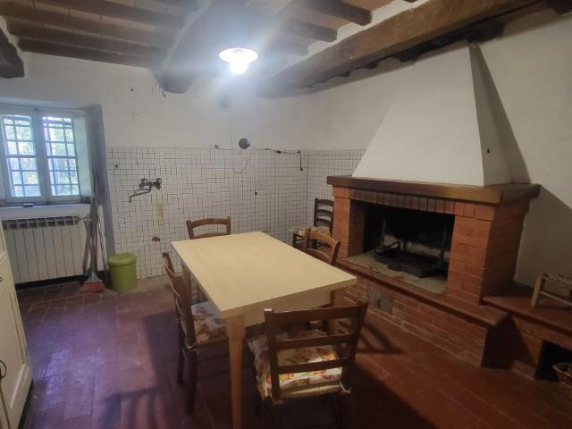 Rustico in vendita a Pescina, Seggiano