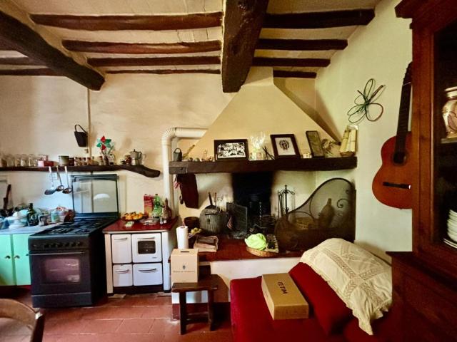 Rustico in vendita a Terricciola, Toscana