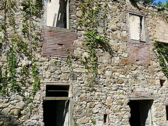 Rustico in vendita a Madonna di Pietracupa, San Donato in Poggio