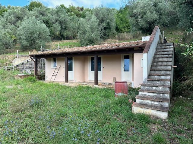 Rustico in vendita a Santa Lucia, Camaiore
