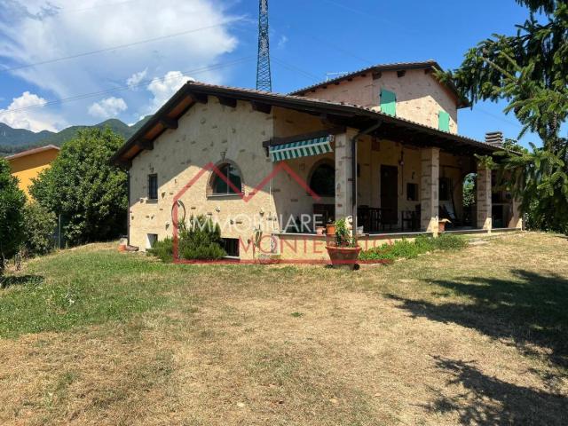 Rustico in vendita a Santa Lucia, Camaiore