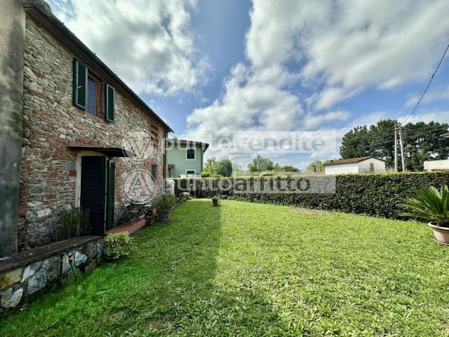 Rustico in vendita a Capannori, Toscana