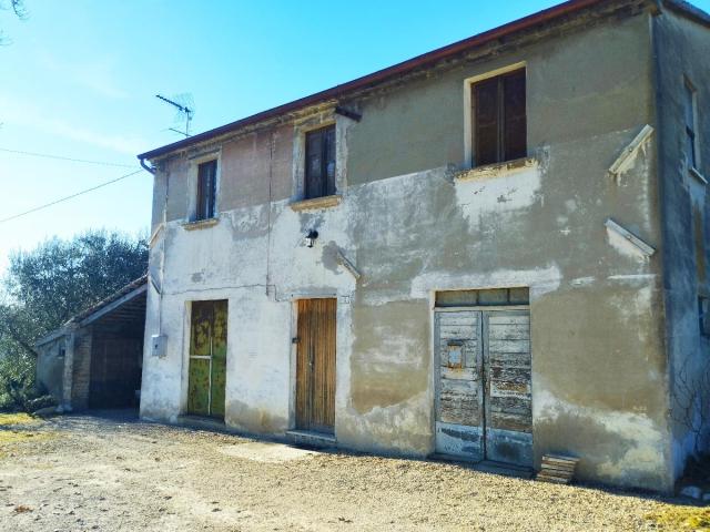 Rustico in vendita a Castelleone di Suasa, Ancona