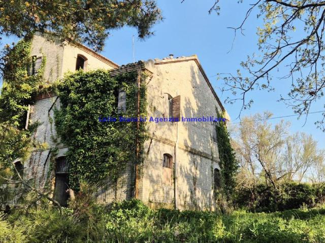 Rustico in vendita a Pian di Dondola, Marche