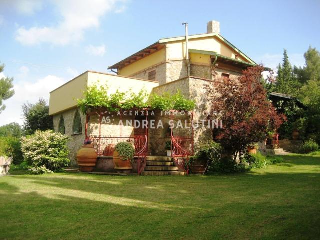 Rustico in vendita a Lajatico, Toscana