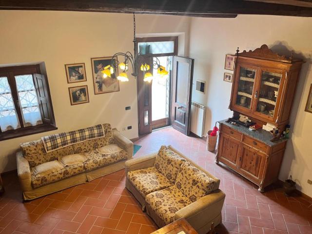Rustico in vendita a Stazione, Montale