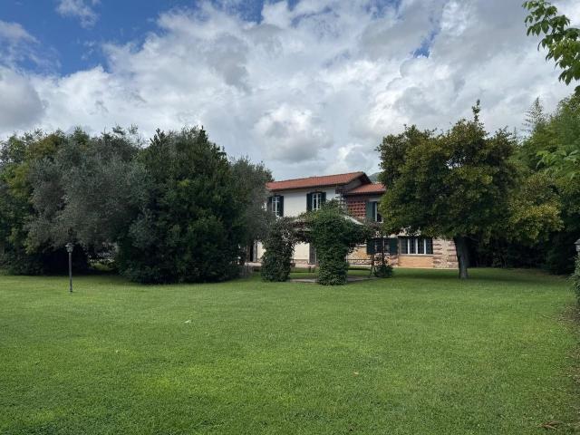Rustico in vendita a Tonfano, Toscana
