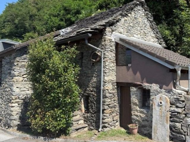 Einfamilienhaus kaufen in Gordola, Tessin