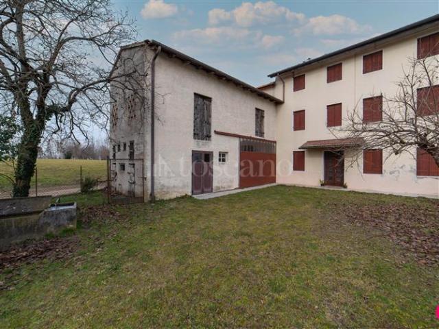 Rustico in vendita a Fiume Veneto, Friuli-Venezia Giulia