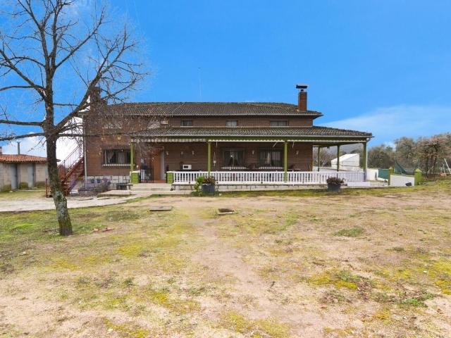 Chalet en venta en Cadalso De Los Vidrios, Madrid