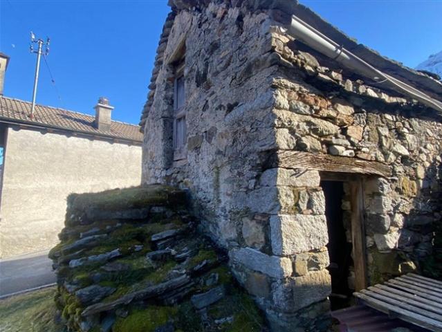 Zweifamilienhaus kaufen in Centovalli, Tessin