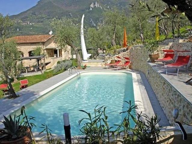 Rustico in vendita a Camaiore, Toscana