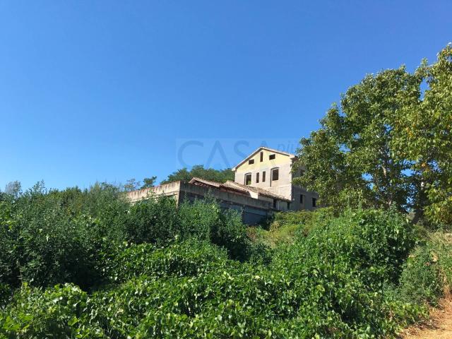 Rustico in vendita a Ponterotto, Marche