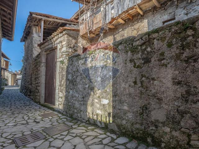 Rustico in vendita a Almenno San Bartolomeo, Lombardia