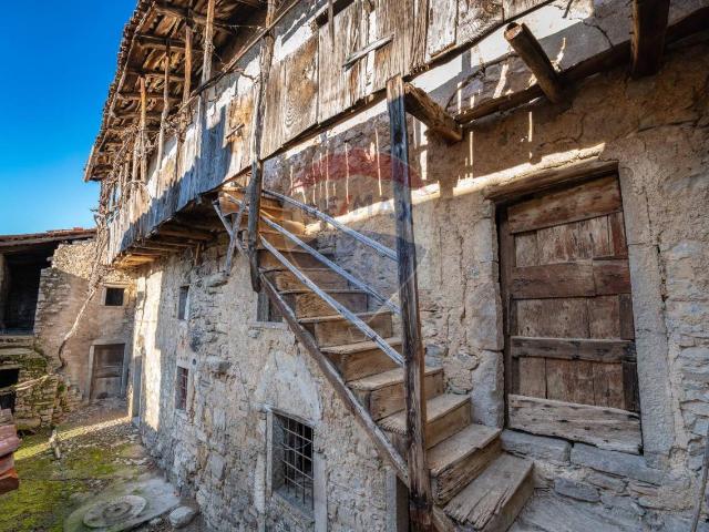 Rustico in vendita a Almenno San Bartolomeo, Lombardia