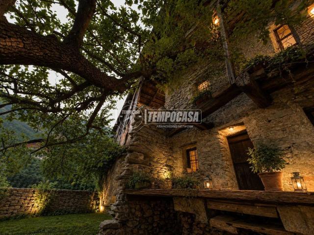 Rustico in vendita a Arnad, Aosta