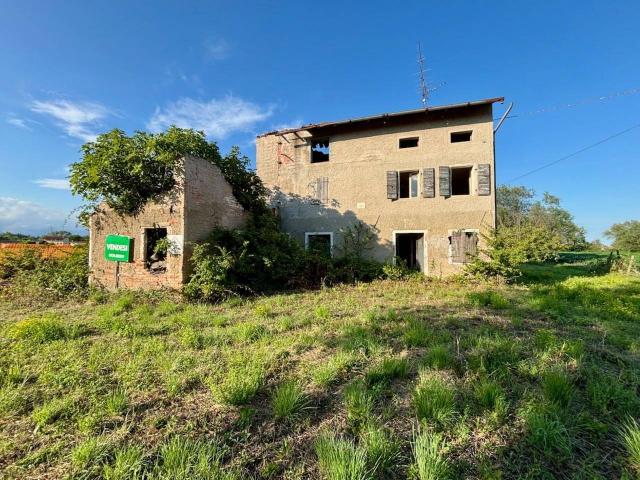 Rustico in vendita a Azzano Decimo, Friuli-Venezia Giulia