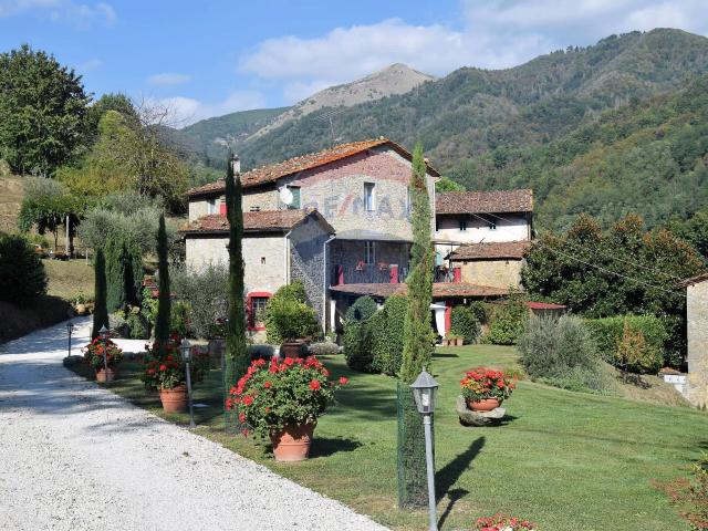 Rustico in vendita a Unione dei comuni Media Valle del Serchio, Bagni Di Lucca Villa