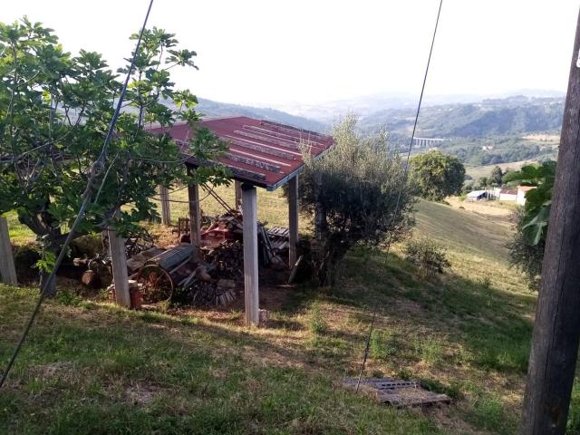 Rustico in vendita a Basciano, Abruzzo