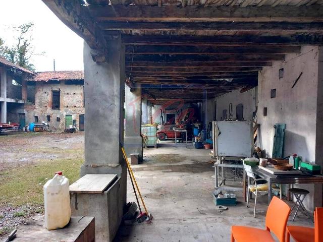 Rustico in vendita a Boltiere, Lombardia