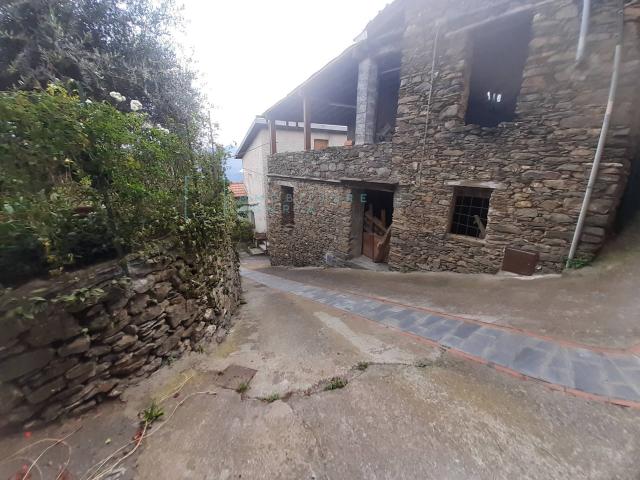 Rustico in vendita a Aquila Di Arroscia, Liguria