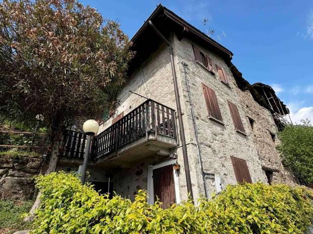 Rustico in vendita a Buglio In Monte, Lombardia