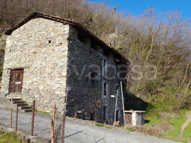 Rustico in vendita a Buglio In Monte, Lombardia