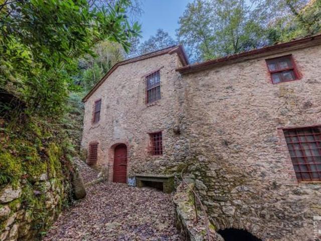 Rustico in vendita a Stignano, Camaiore