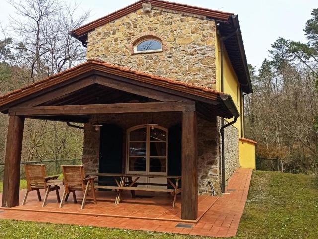 Rustico in vendita a Campo, Camaiore