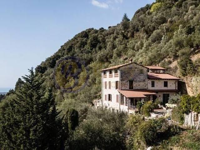 Rustico in vendita a Camaiore, Toscana