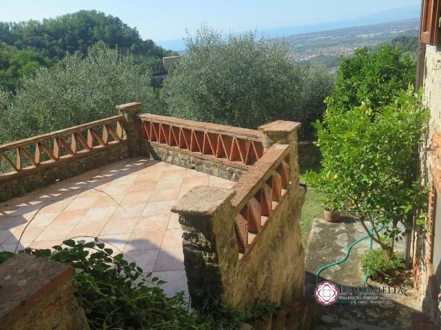 Rustico in vendita a Montebello, Camaiore