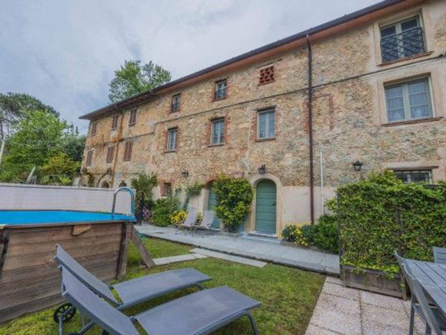 Rustico in vendita a Montebello, Camaiore