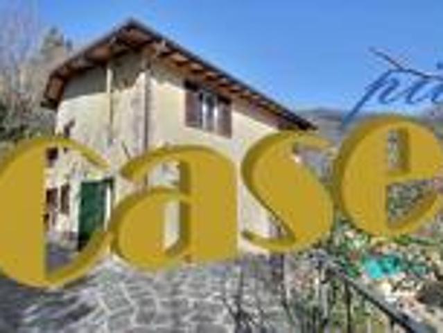 Rustico in vendita a Camaiore, Toscana