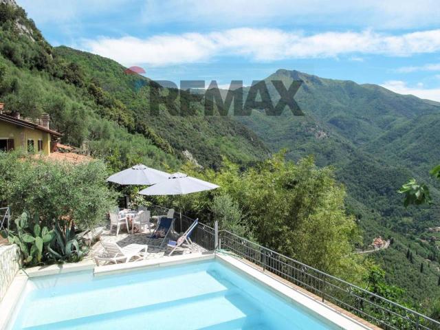 Rustico in vendita a Camaiore, Toscana