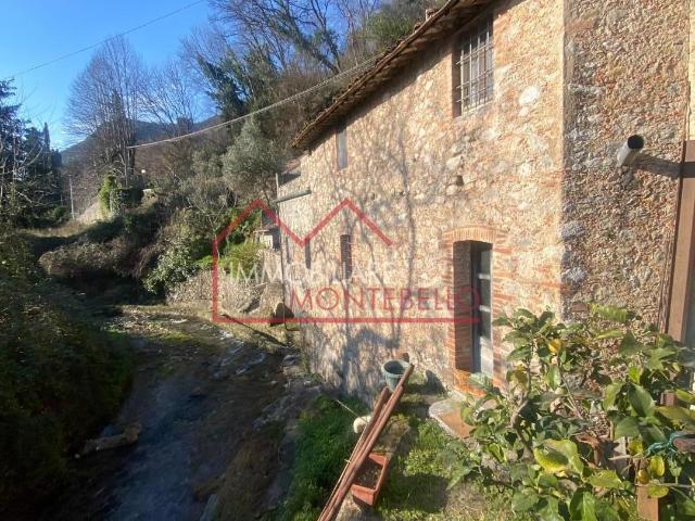 Rustico in vendita a Camaiore, Toscana