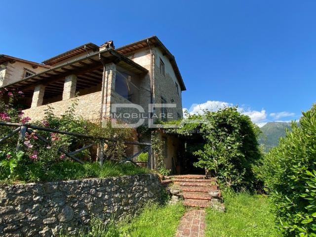 Rustico in vendita a Camaiore, Toscana