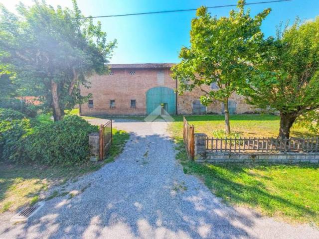 Rustico in vendita a Val d’Enza, Re