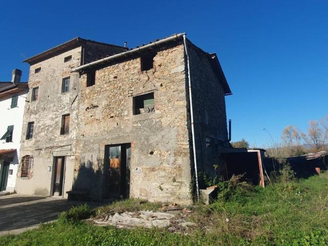 Rustico in vendita a Verciano, Capannori