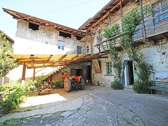 Rustico in vendita a Caprino Bergamasco, Lombardia