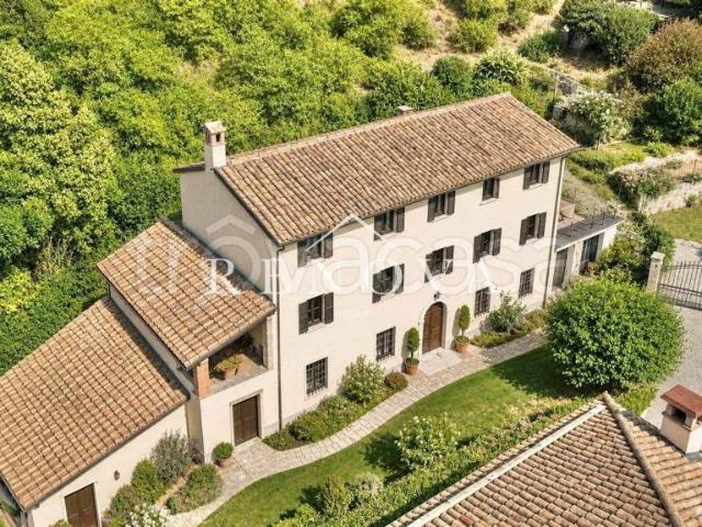 Rustico in vendita a Caprino Veronese, Veneto