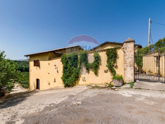 Rustico in vendita a Carini, Sicilia